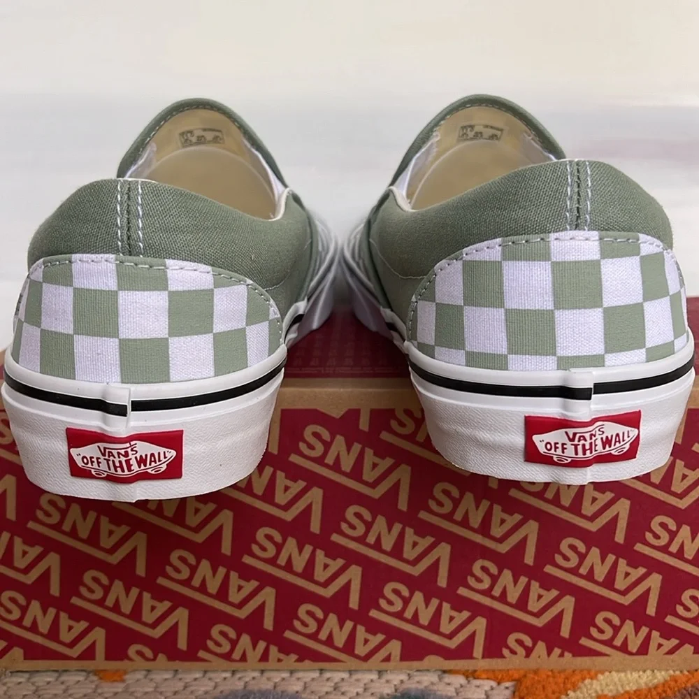 Vans Men’s Classic Slip-On
Color Theory Checkerboard
VN0DDBVZCJL
Sneakers - Picture 14 of 16